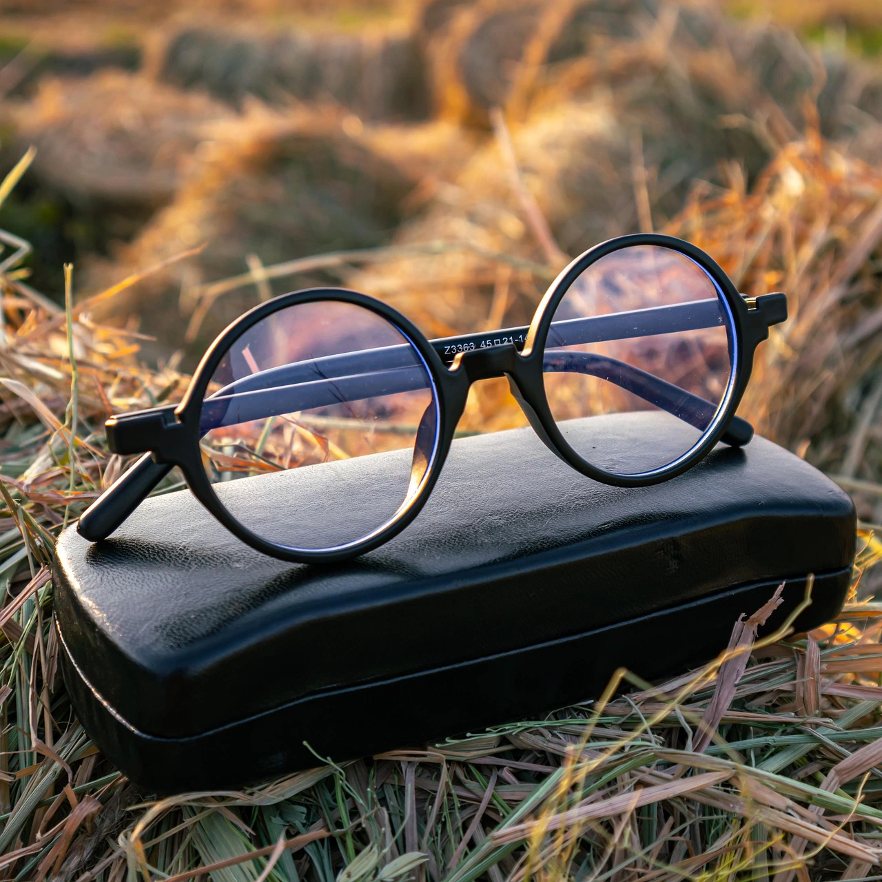 Anteojos con montura moderna, una opción frecuente de lentes para corregir la miopía